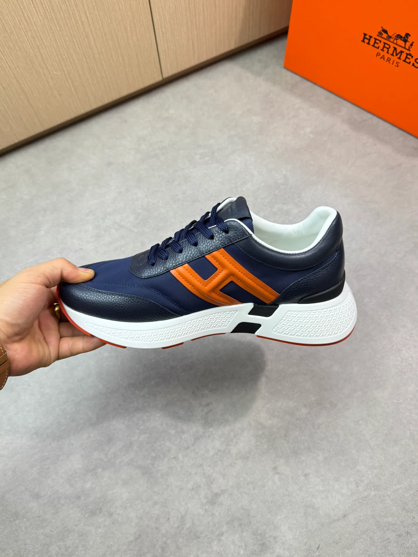 [HERMES] Hermès men's shoes 💰520💰 - high-end quality original items 🔍🔍🔍 casual sports shoes - upper: 🔝 pebbled calfskin, brand high mercerized canvas, body sewn with brand ´H´ totem, tongue brand logo cloth label - lining: water-dyed cowhide -Outsole: Ultra-light T men's shoes 💰U foam·rubber; two-color molded outsole -Ultra-high quality control·Fine workmanship: highlighted (high-end·luxury·grade) -Size: 39-44 (38, 45, can be customized)